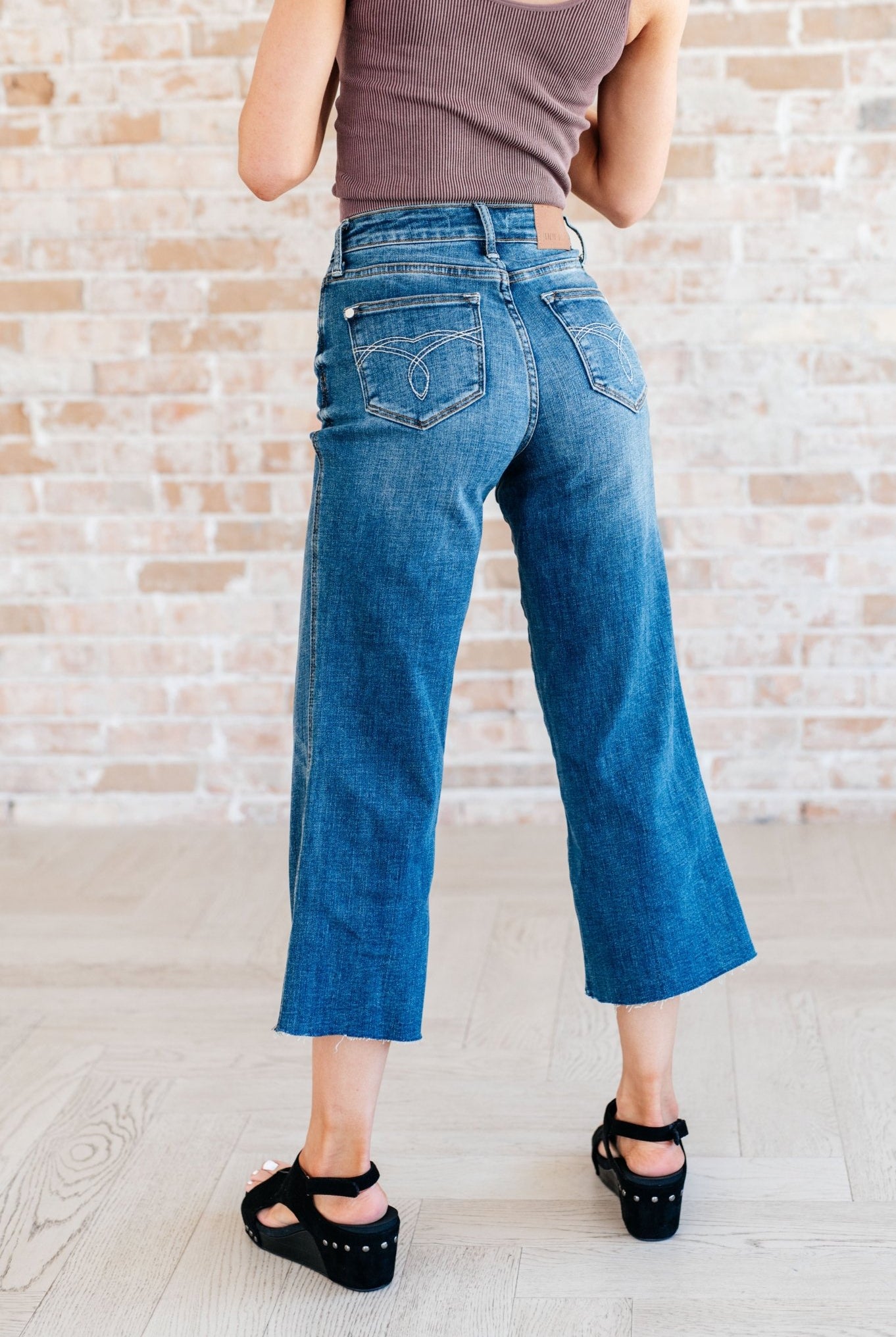 Hayes High Rise Wide Leg Crop Jeans - Uptown Boutique Ramona