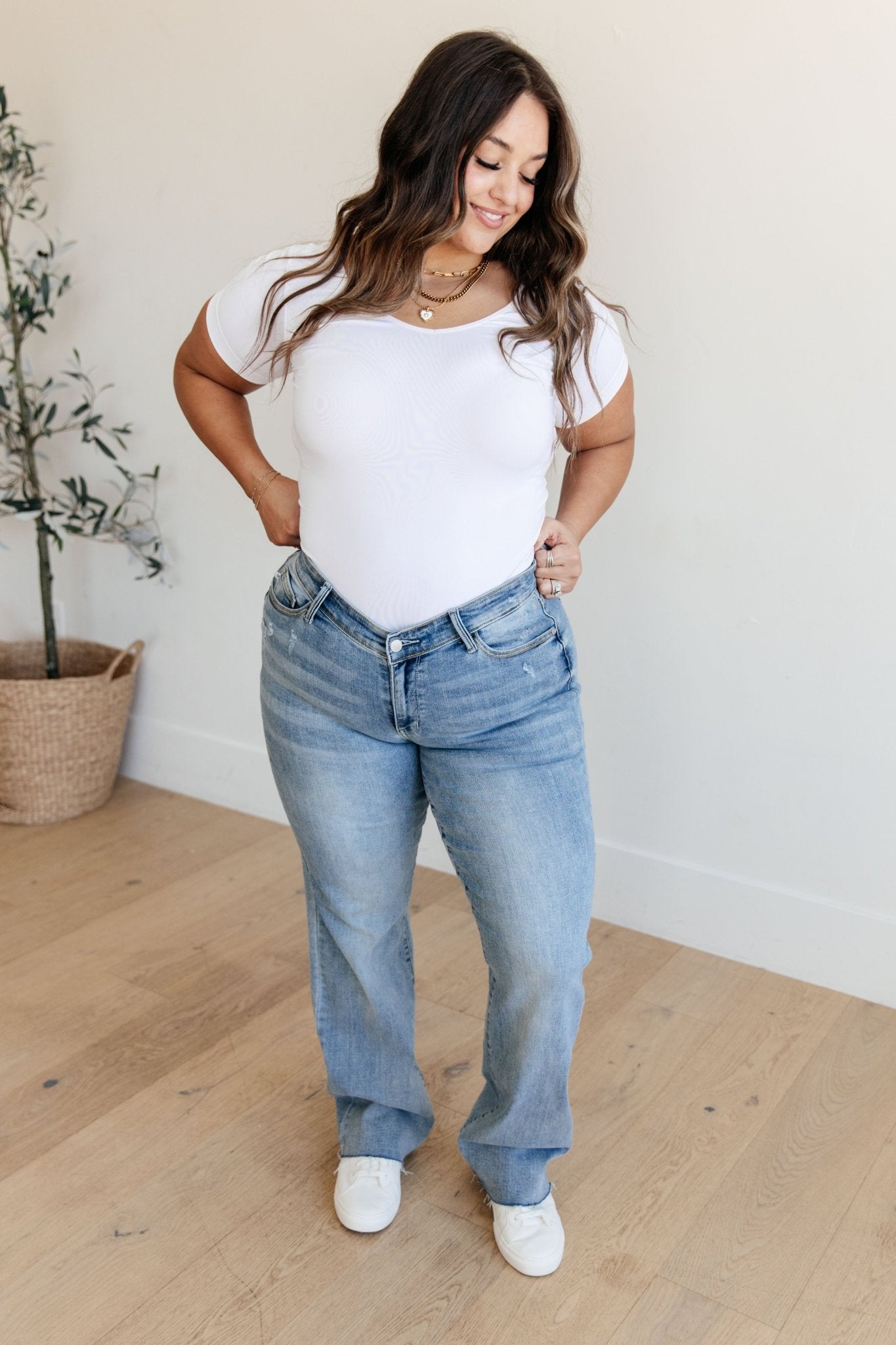 Mildred High Rise V Front Waistband Straight Jeans (Online Exclusive) - Uptown Boutique Ramona