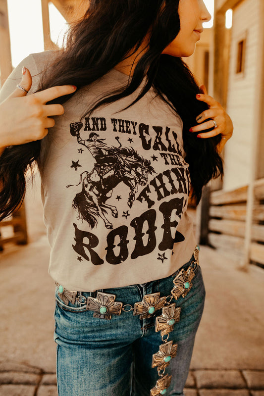 Ils appellent la chose un T-shirt graphique Western Rodeo