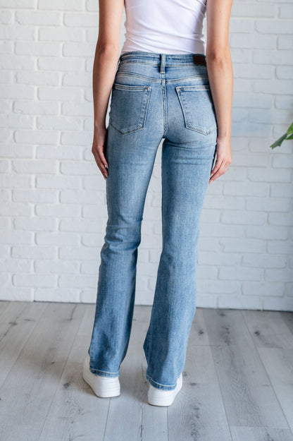 Vaqueros Bootcut limpios de talle medio Alana (exclusivo en línea)