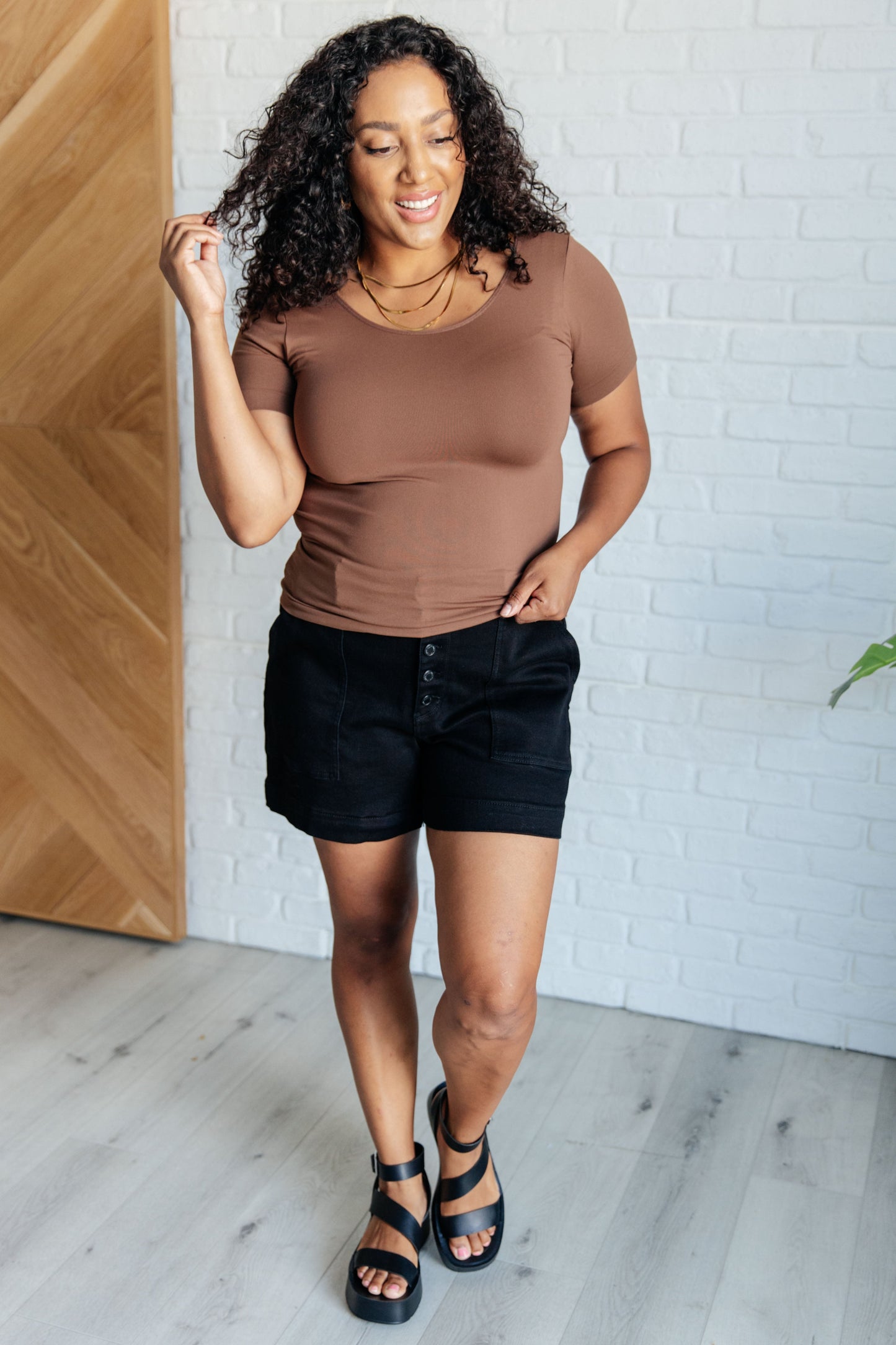 Everyday Scoop Neck Short Sleeve Top in Coffee (Online Exclusive)