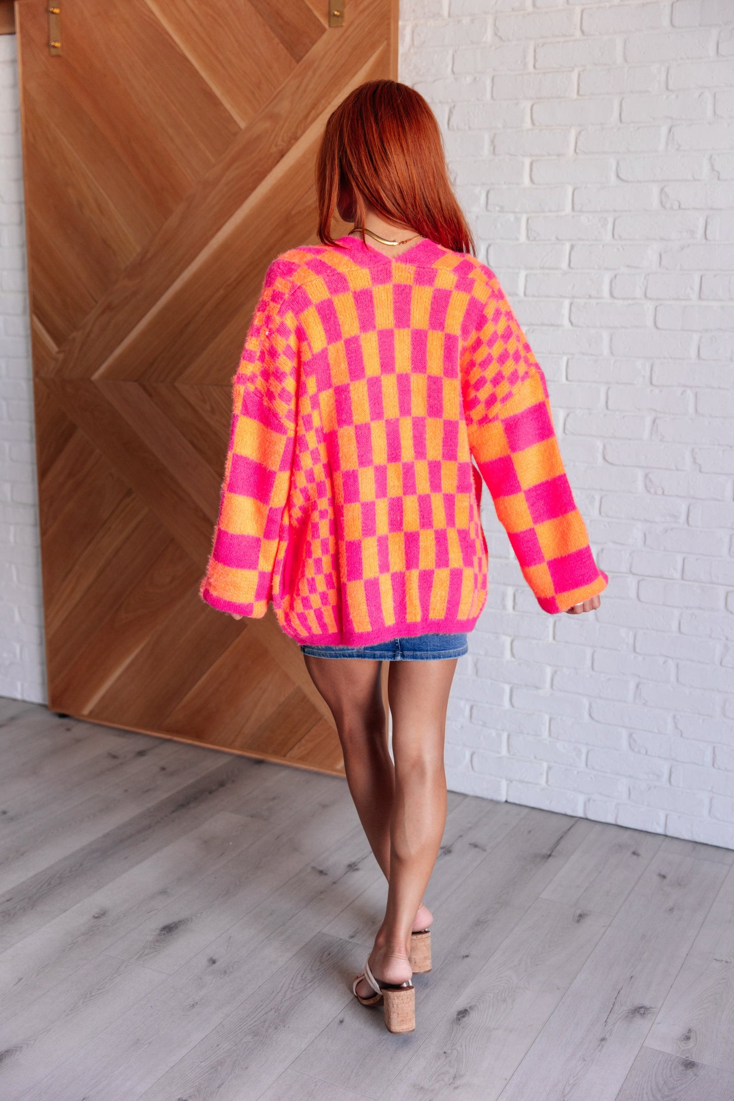 Remarqué dans un cardigan à carreaux fluo rose et orange (exclusivité en ligne)