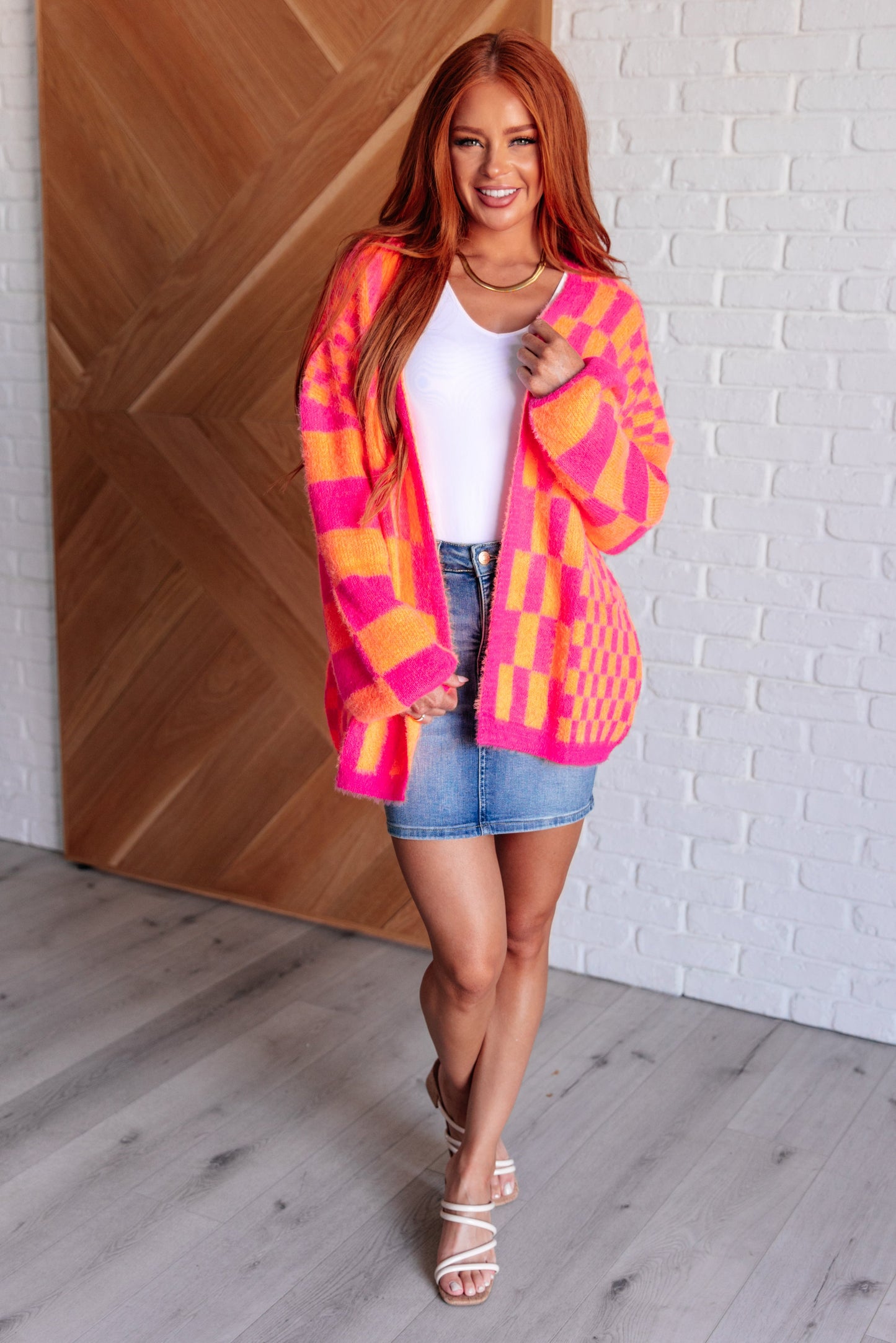 Remarqué dans un cardigan à carreaux fluo rose et orange (exclusivité en ligne)