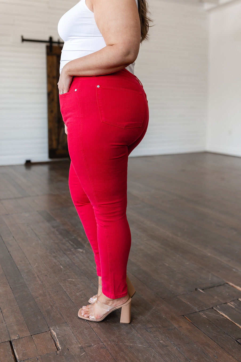 Jean skinny teint en pièce Ruby taille haute avec haut gainant en rouge (exclusivité en ligne)