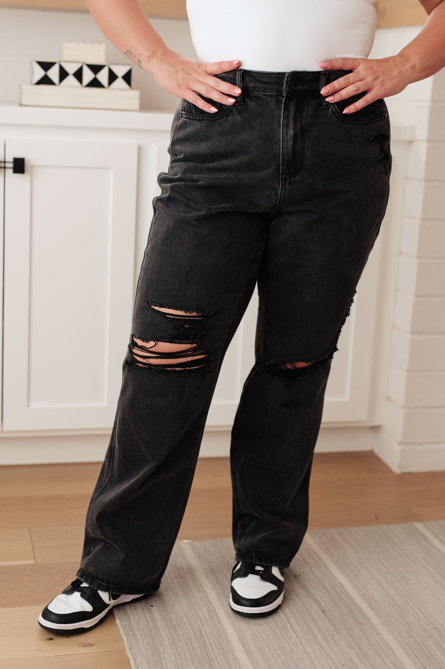 Susannah High Rise Rigid Magic 90's Distressed Straight Jeans in Black (Online Exclusive)