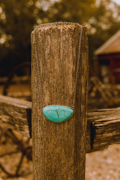 Collier de pierres turquoise en morceaux