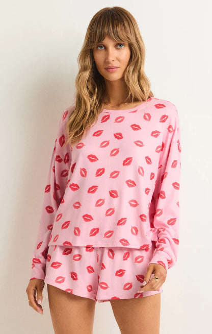 PUCKER UP KISSES LONG SLEEVE TOP