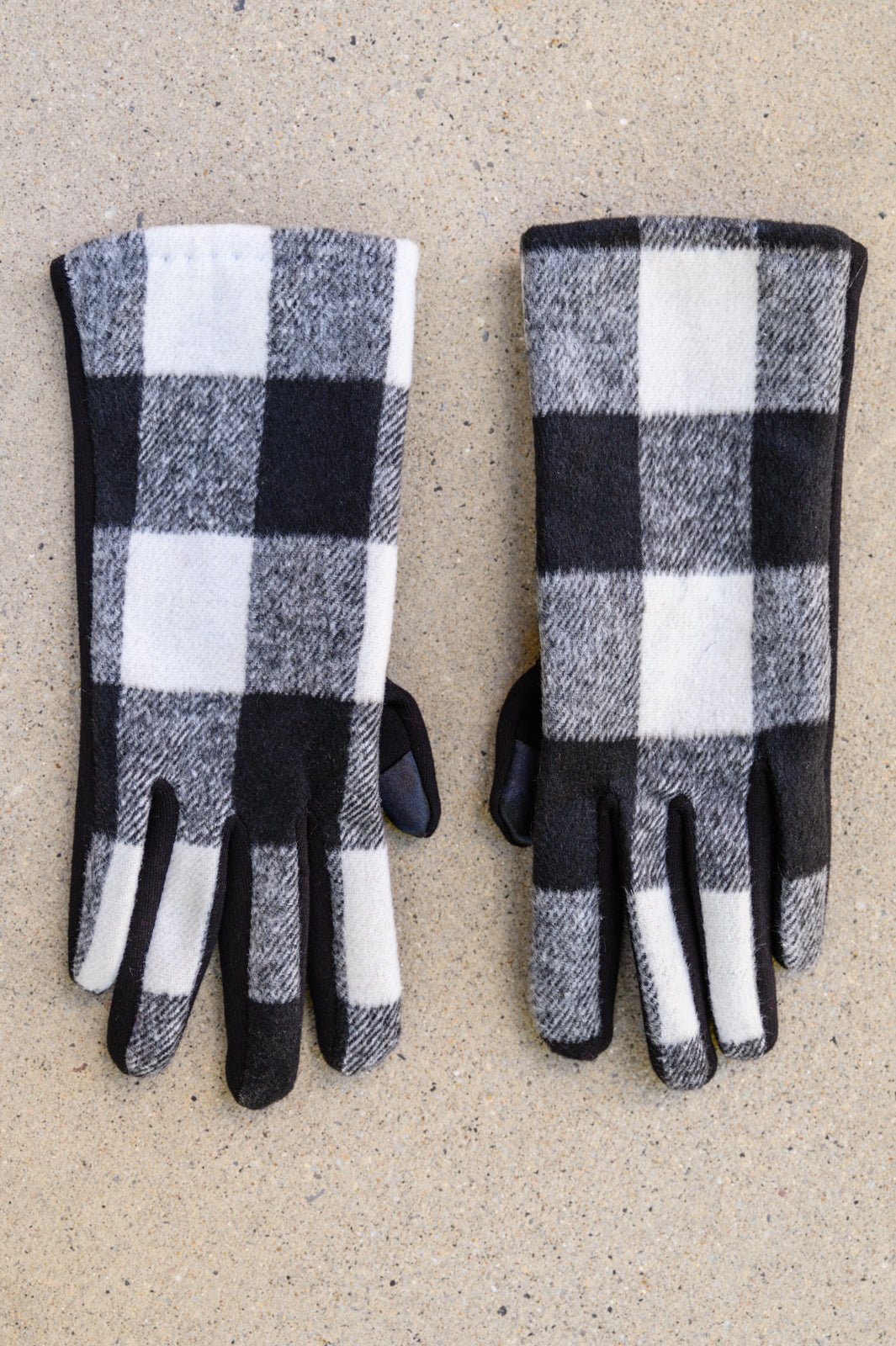 Buffalo Plaid Tech Touch Gloves In Black (Online Exclusive) - Uptown Boutique Ramona