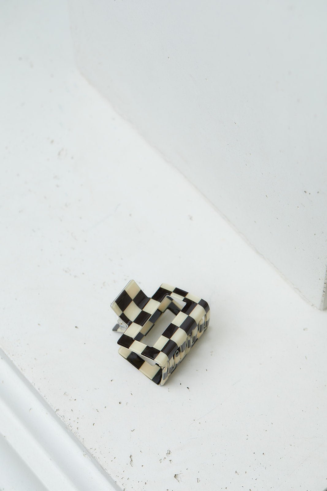 Checkered Claw Clip in Black. (Online Exclusive) - Uptown Boutique Ramona