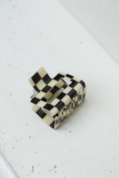 Checkered Claw Clip in Black. (Online Exclusive) - Uptown Boutique Ramona