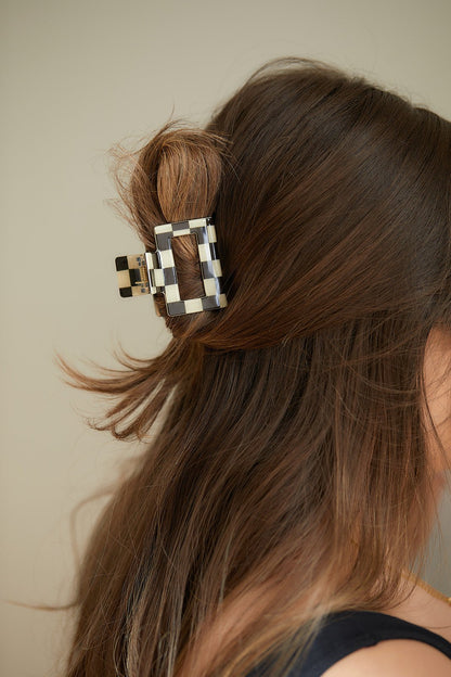 Checkered Claw Clip in Black. (Online Exclusive) - Uptown Boutique Ramona