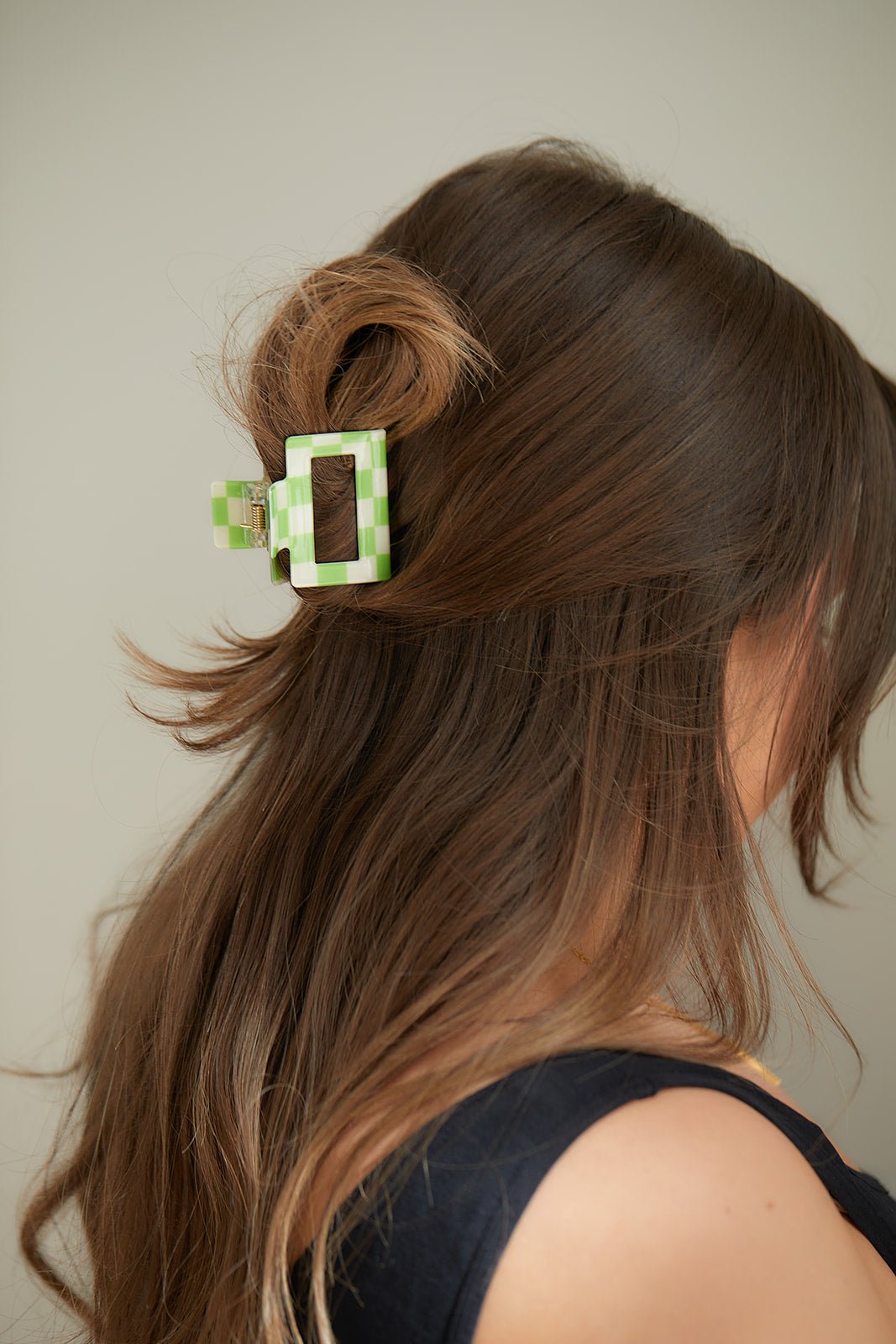 Checkered Claw Clip in Green. (Online Exclusive) - Uptown Boutique Ramona