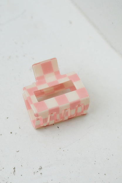 Checkered Claw Clip in Pink (Online Exclusive) - Uptown Boutique Ramona