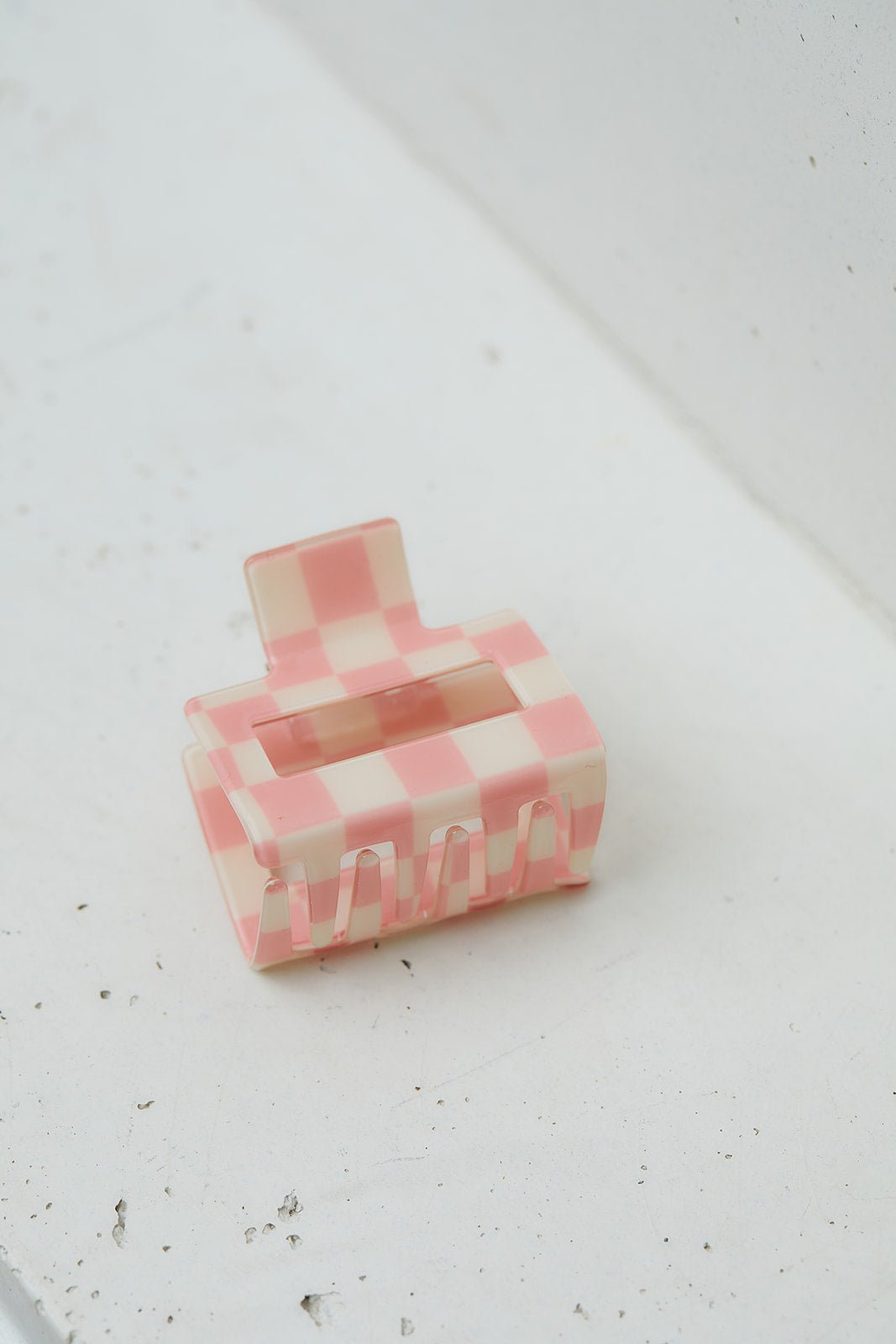 Checkered Claw Clip in Pink (Online Exclusive) - Uptown Boutique Ramona