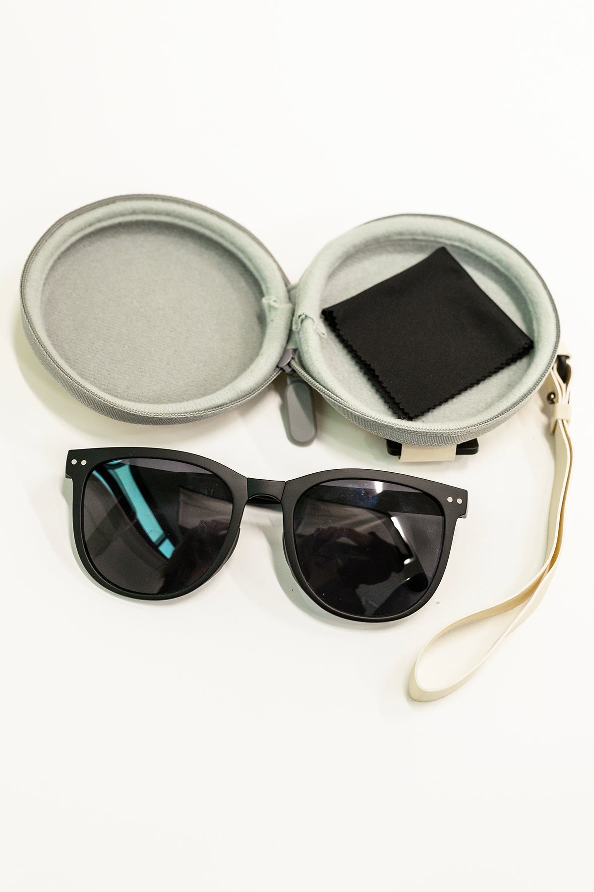 Collapsible Girlfriend Sunnies & Case in Black (Online Exclusive) - Uptown Boutique Ramona