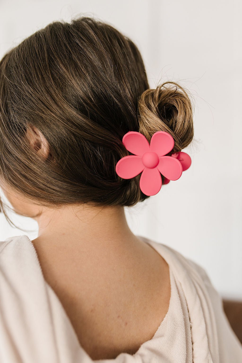 Daisy Claw Clip in Magenta (Online Exclusive) - Uptown Boutique Ramona