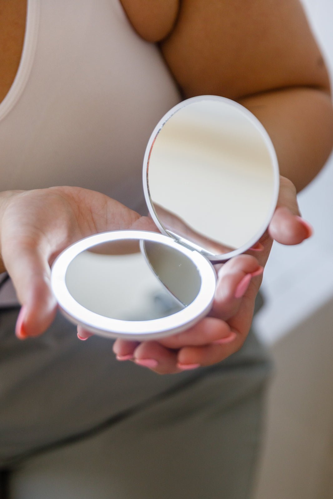 Double Take LED Compact Mirror in White (Online Exclusive) - Uptown Boutique Ramona