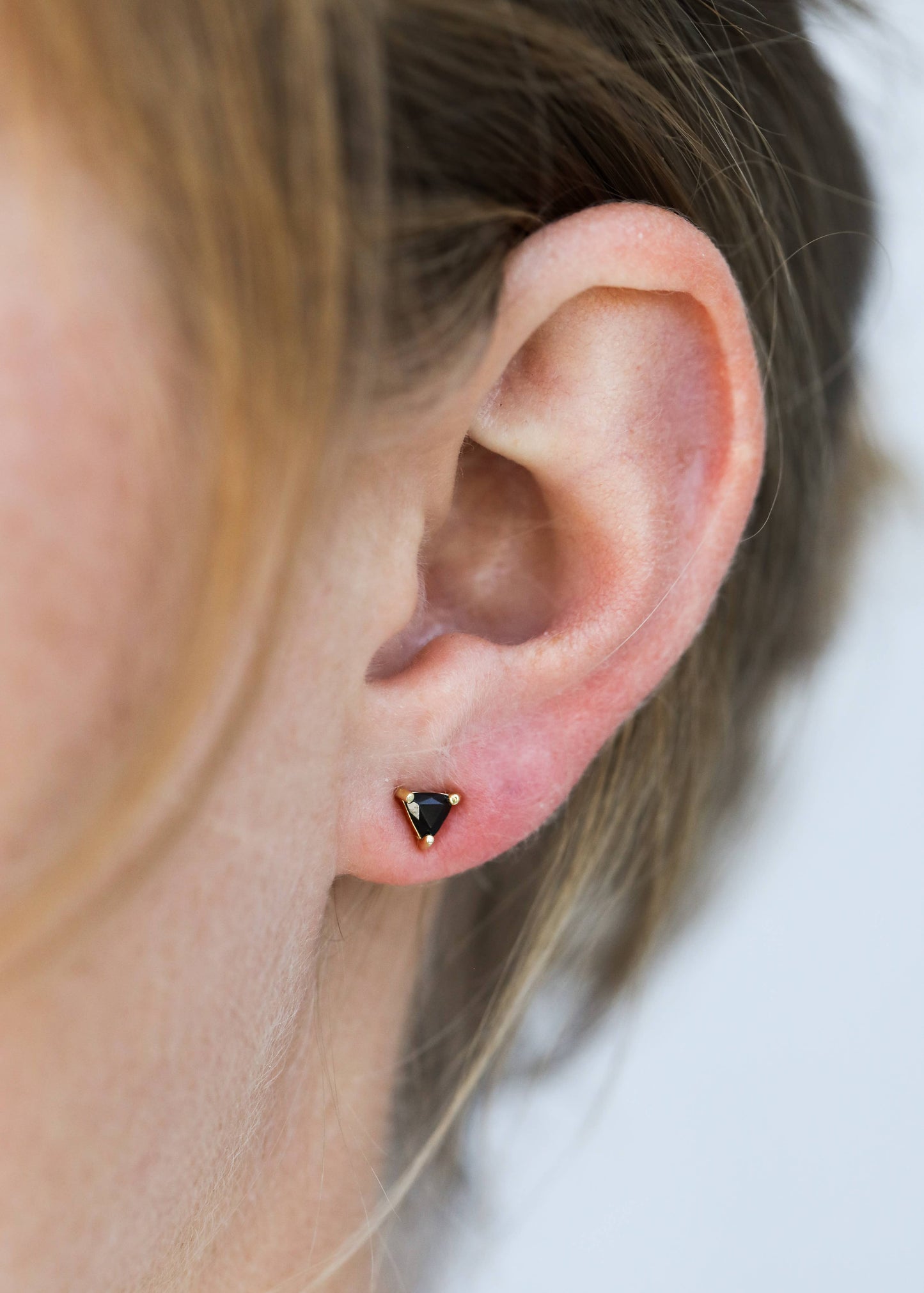 Boucle d'oreille mini pierre énergétique en tourmaline noire