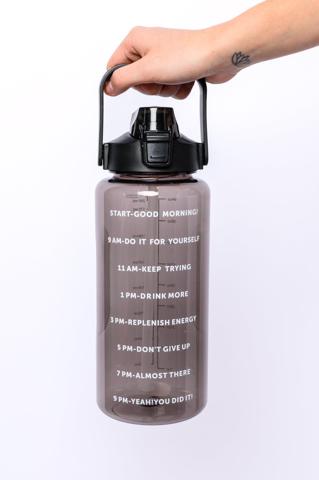 Elevated Water Tracking Bottle in Black (Online Exclusive) - Uptown Boutique Ramona