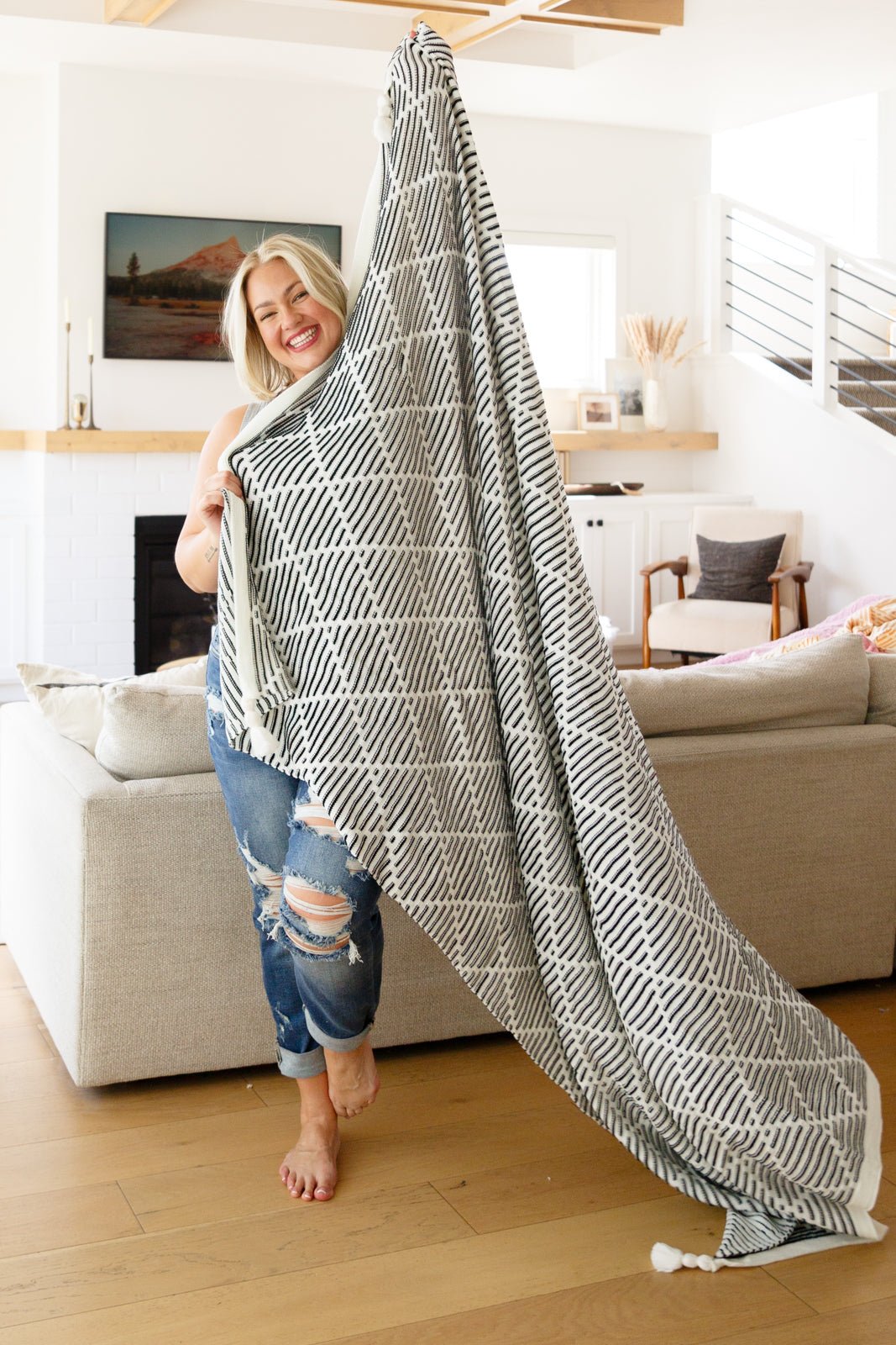 Everett Blanket Single Cuddle Size in Black & White (Online Exclusive) - Uptown Boutique Ramona