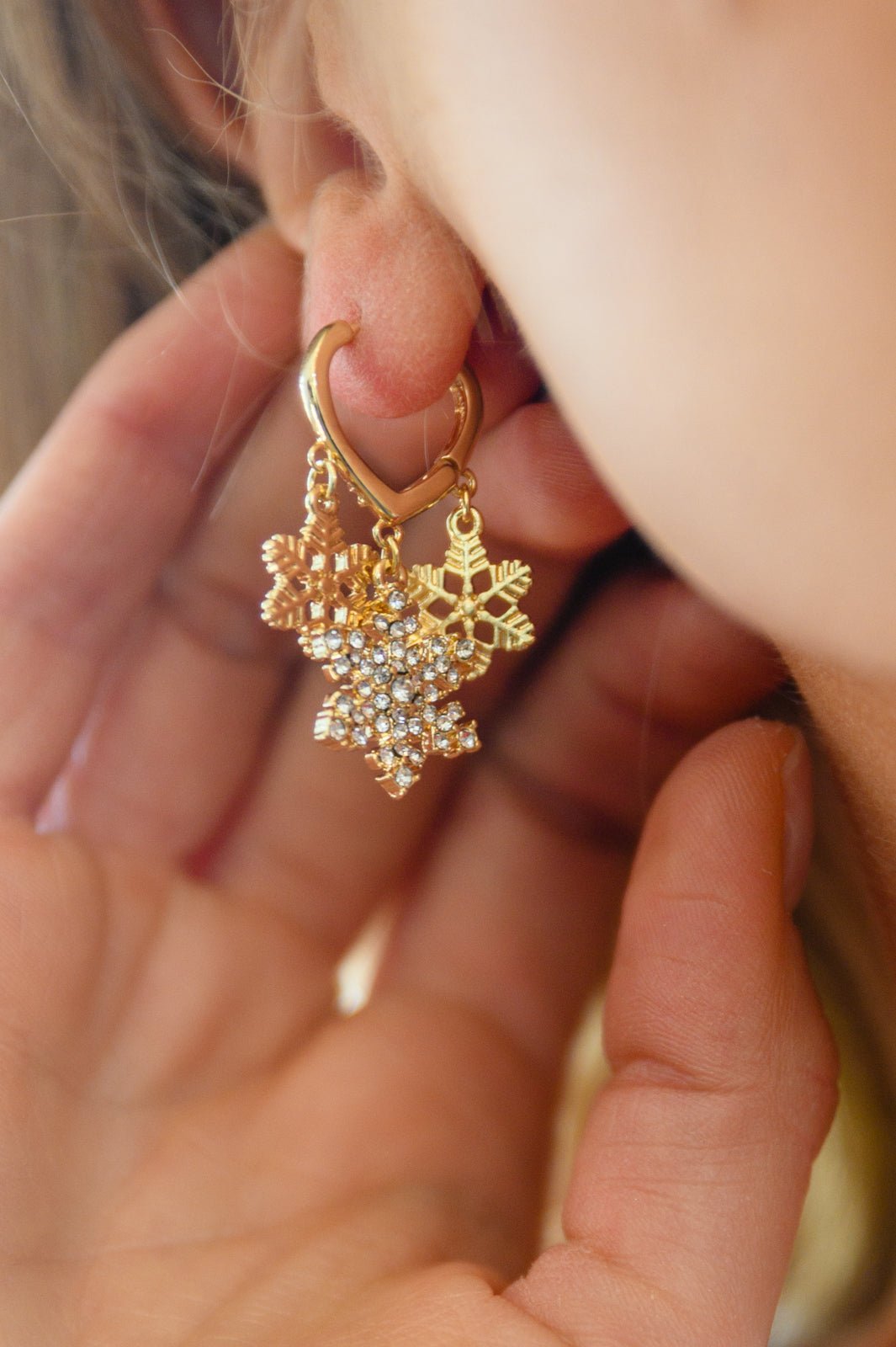 Festive Snowflake Drop Earrings (Online Exclusive) - Uptown Boutique Ramona