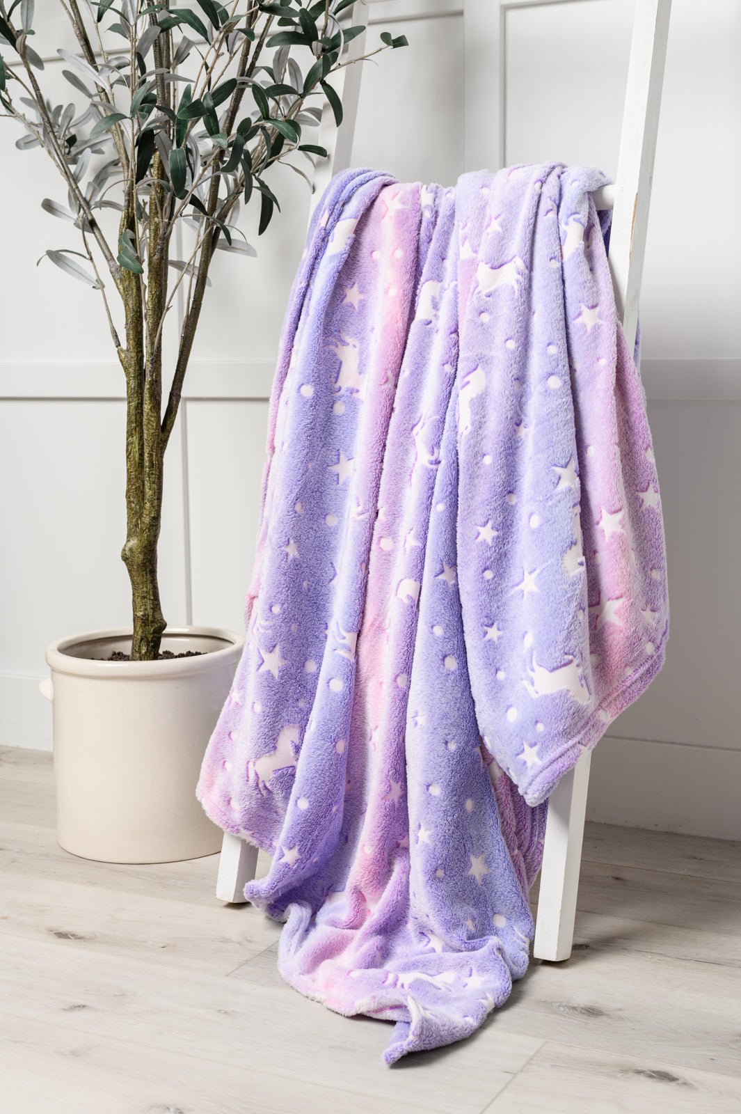 Glow in the Dark Blanket in Unicorn Rainbow (Online Exclusive) - Uptown Boutique Ramona