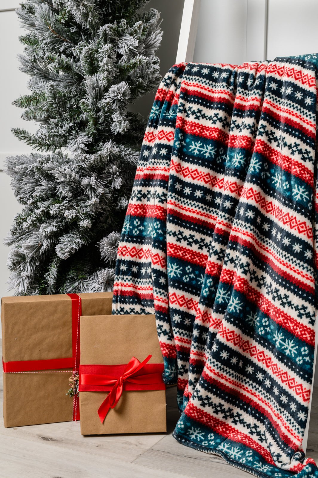 Holiday Fleece Blanket in Sweater Knit (Online Exclusive) - Uptown Boutique Ramona