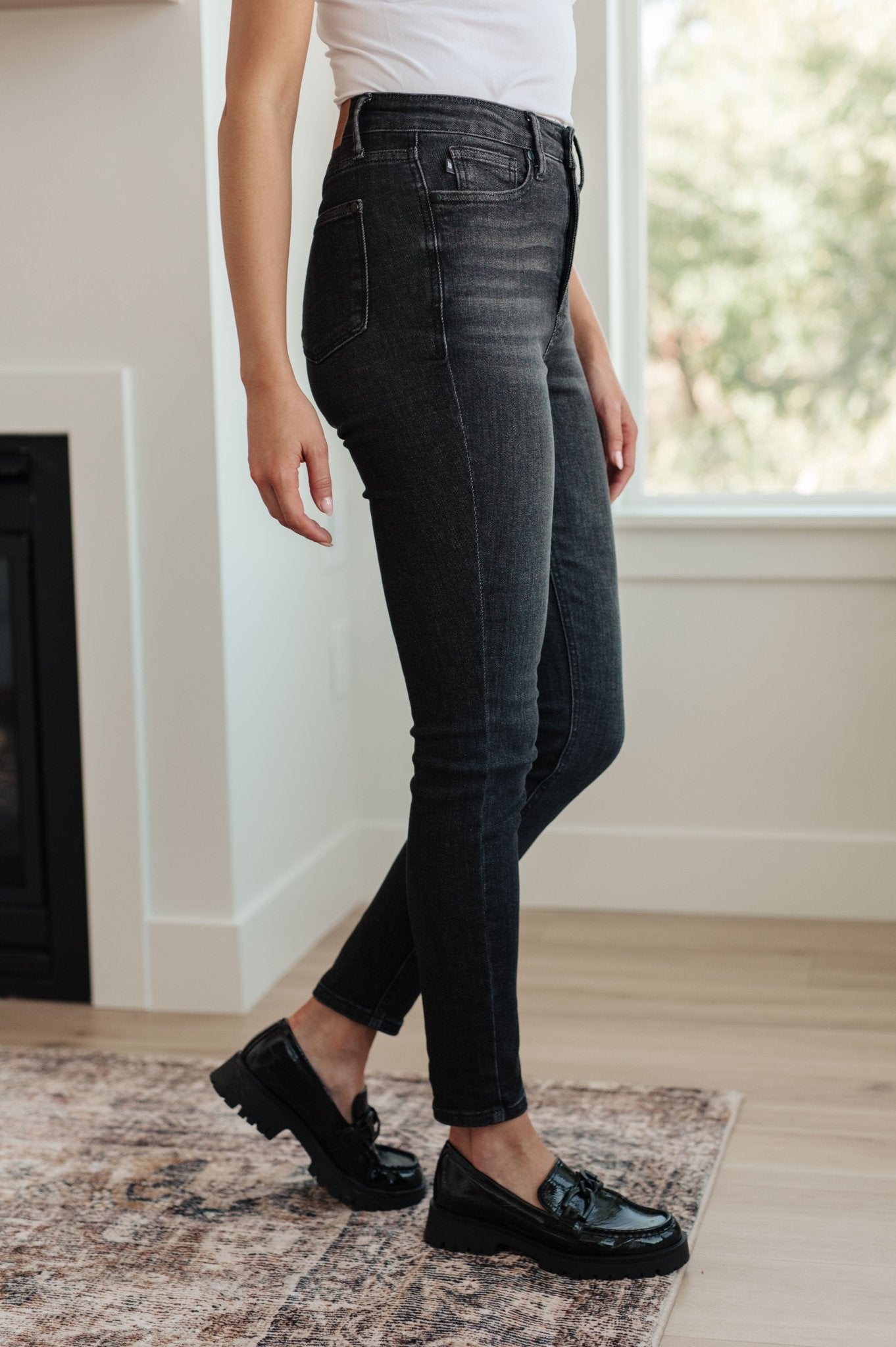 Octavia High Rise Control Top Skinny Jeans in Washed Black (Online Exclusive) - Uptown Boutique Ramona