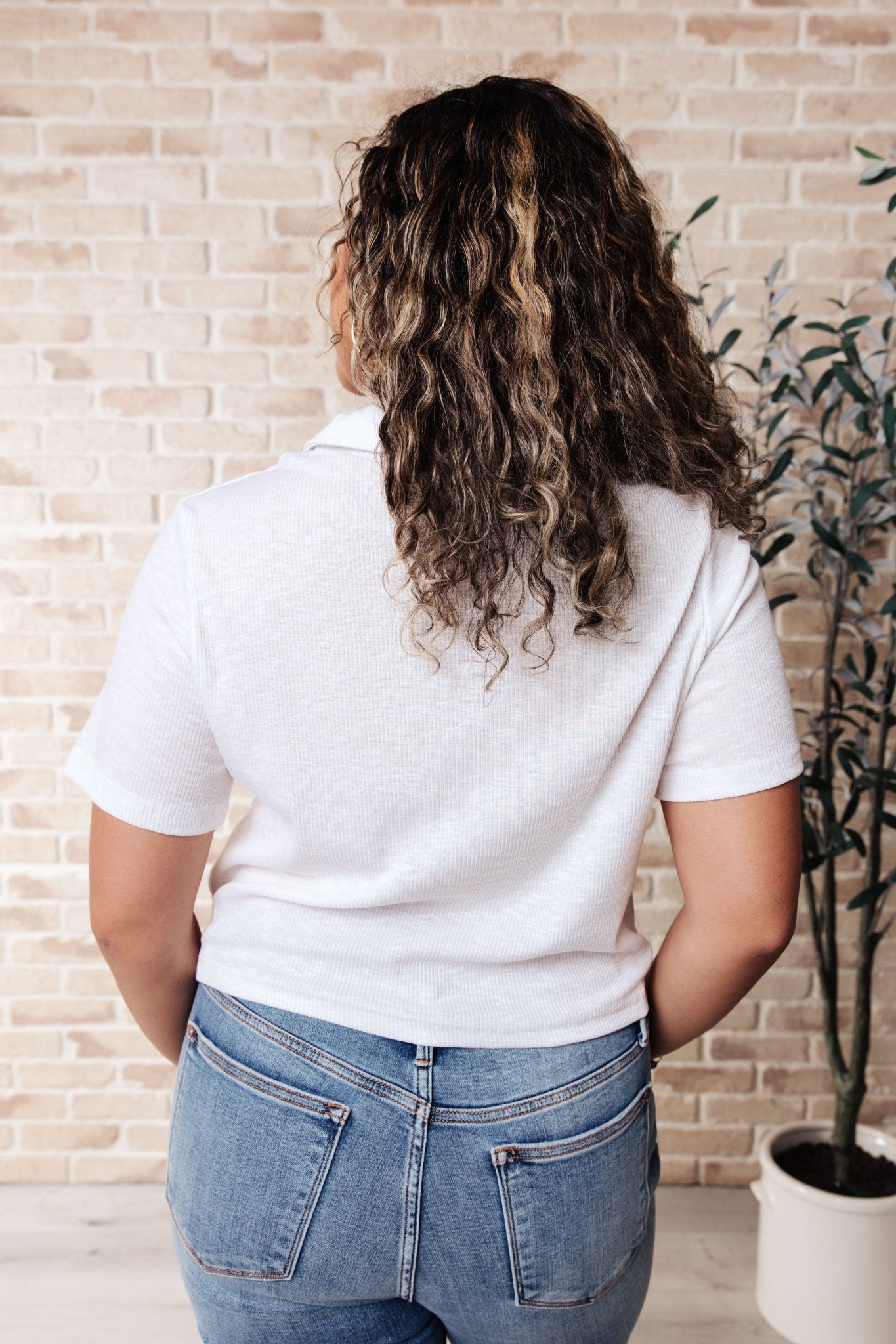 Rory Ribbed Cropped Tennis Tee in White (Online Exclusive) - Uptown Boutique Ramona