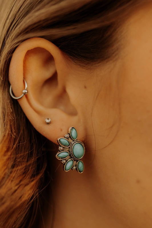 Petites boucles d'oreilles à tige en grappe turquoise