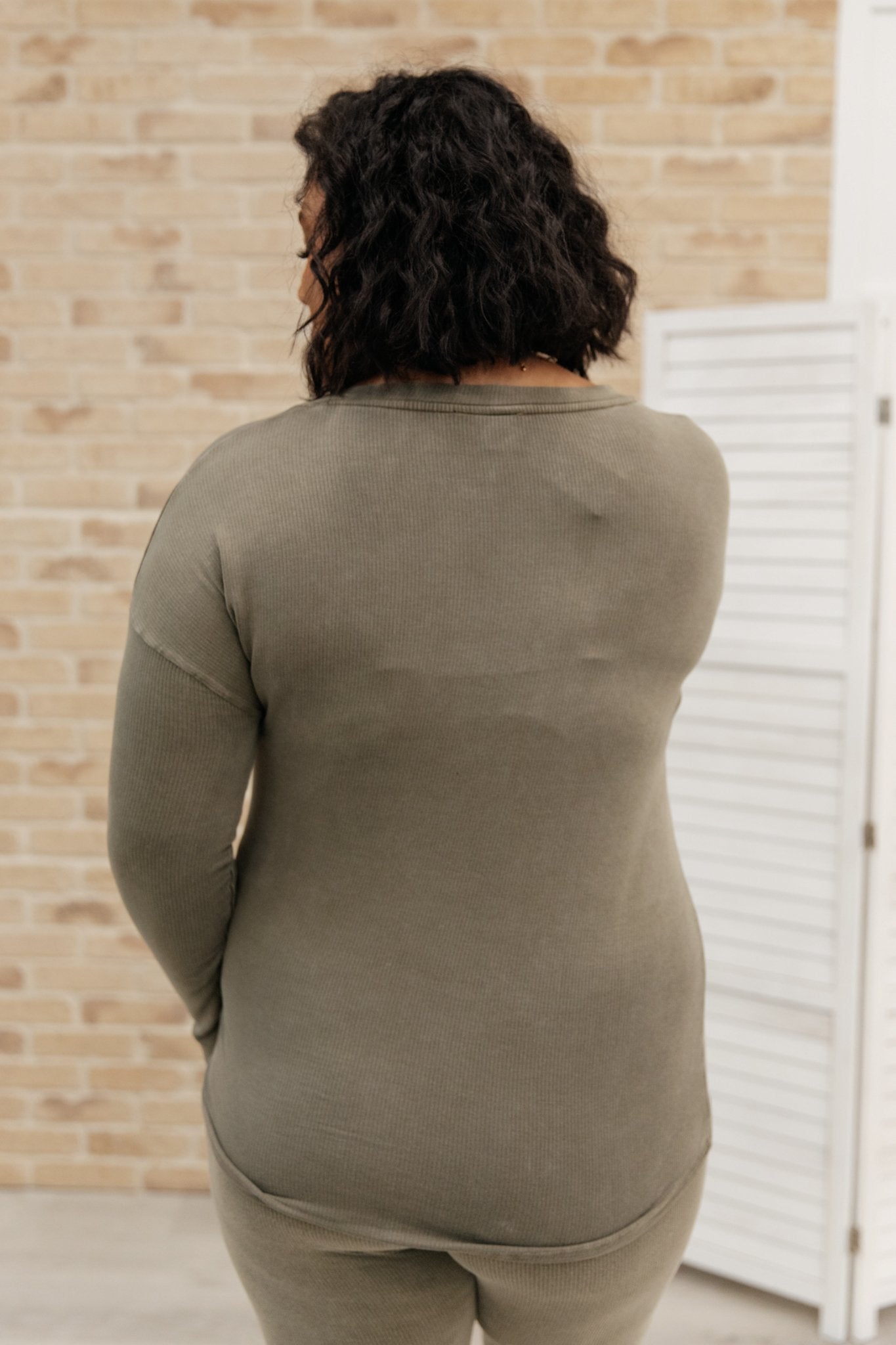 Essential Lounge Top in Mineral Wash Olive (Online Exclusive)