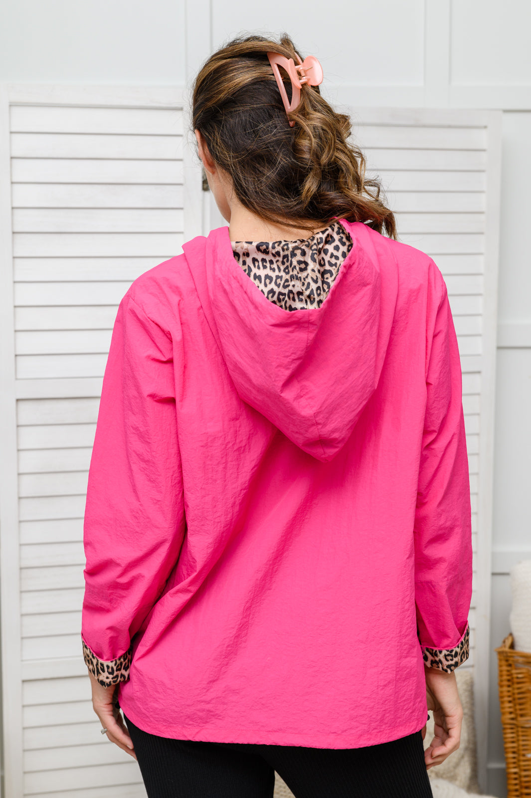 Cortavientos de leopardo Get Going en rosa (exclusivo en línea)