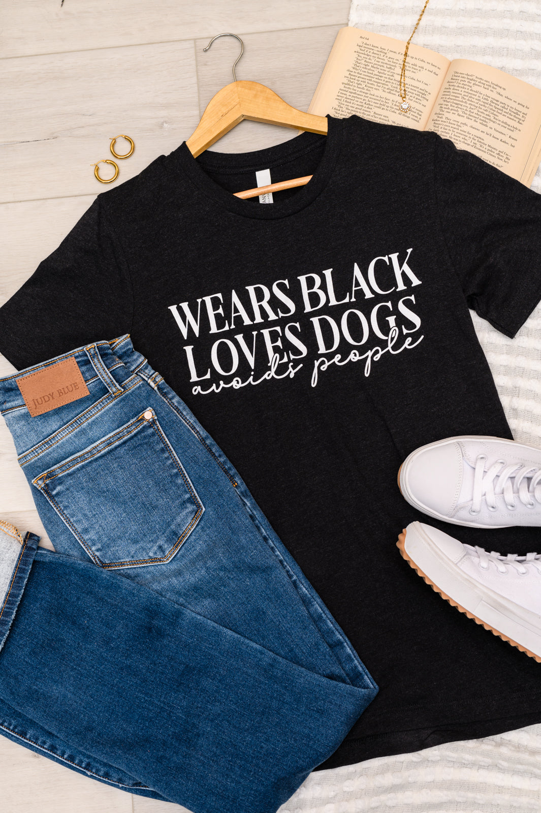 Porte un t-shirt graphique noir, Loves Dogs en noir chiné (exclusivité en ligne)