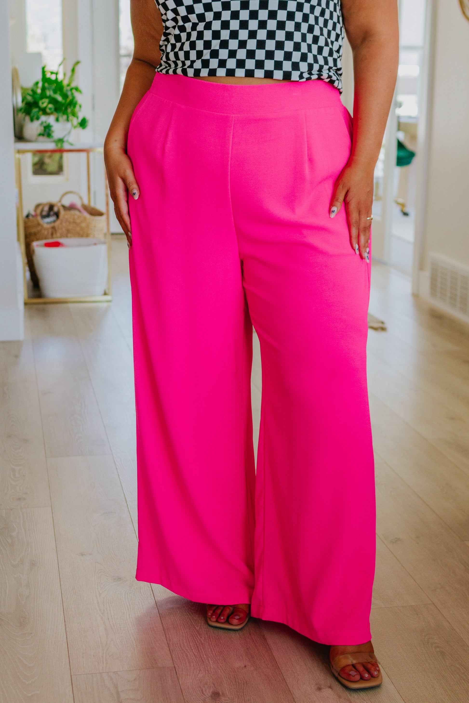 Ive been super into pink looks lately, love these pants!! I wanna