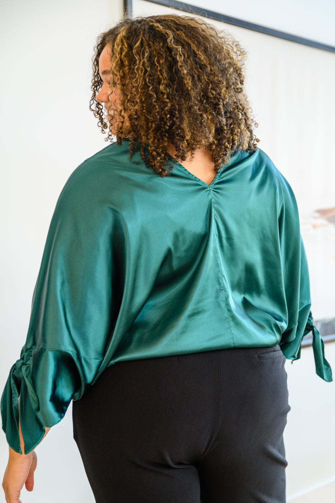 Blusa verde con mangas anudadas de Jaz Dolman (exclusivo en línea)