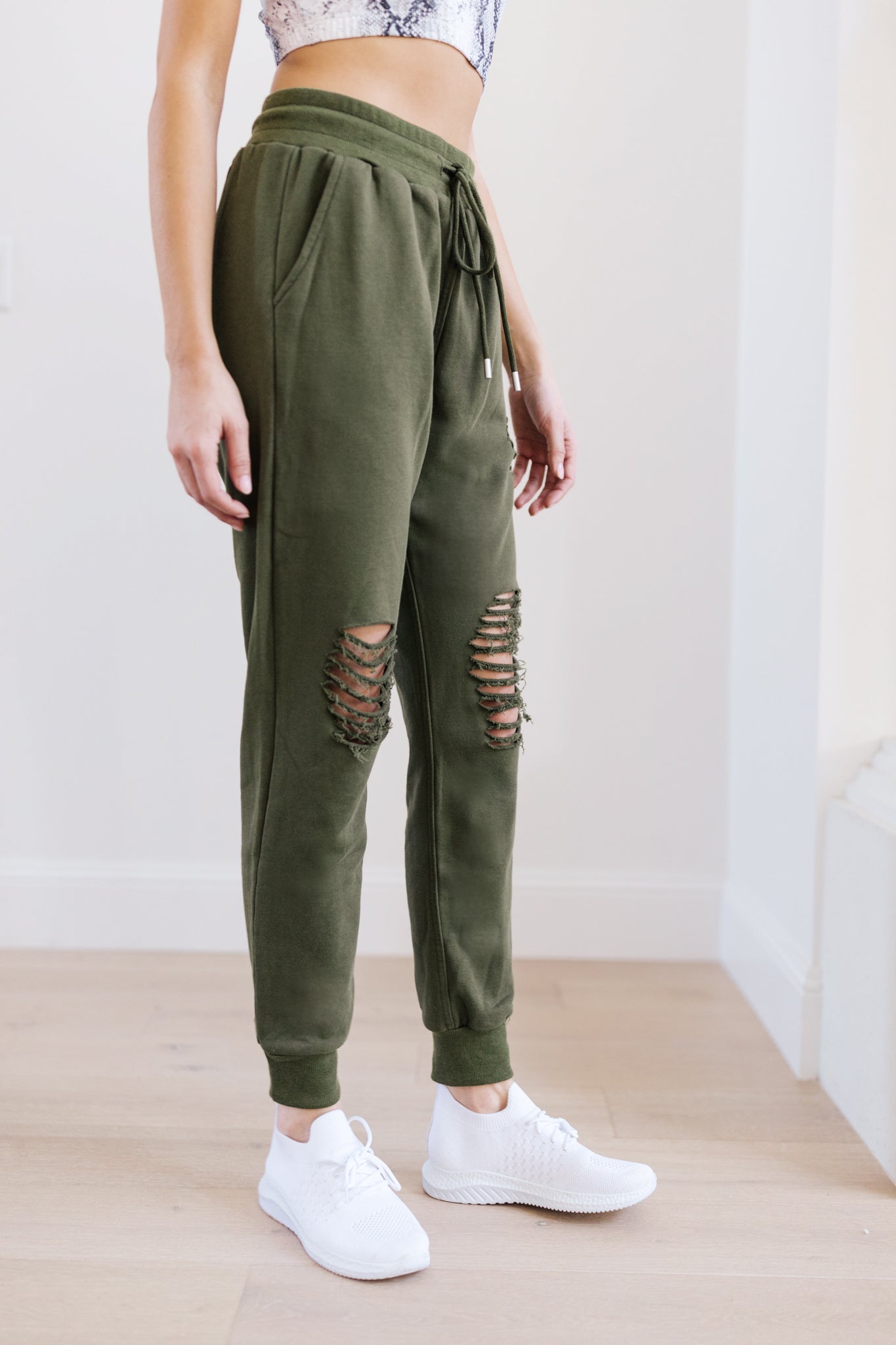 Kick Back Distressed Joggers In Olive (Online Exclusive)