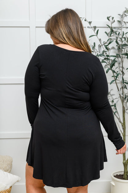 Vestido negro con botones de manga larga (exclusivo en línea)