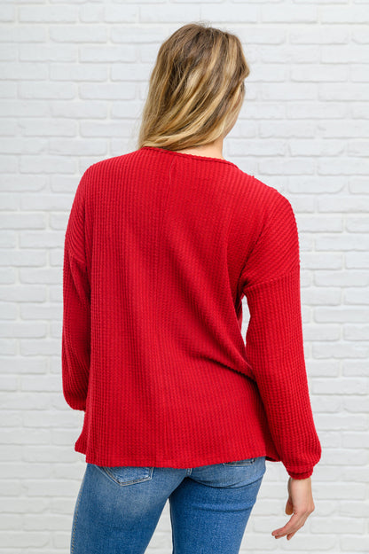 Haut en tricot gaufré à manches longues en canneberge (exclusivité en ligne)