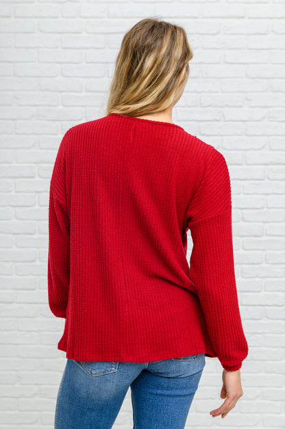 Haut en tricot gaufré à manches longues en canneberge (exclusivité en ligne)