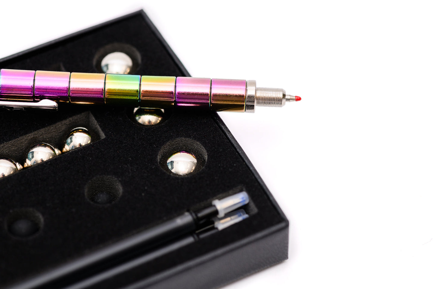 Bolígrafo magnético Fidget en arcoíris (exclusivo en línea)