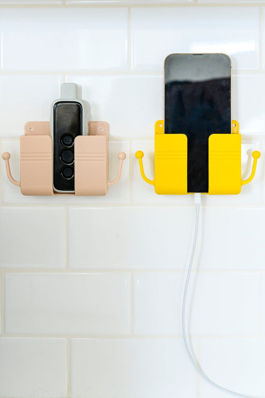 Soporte de pared Phone Buddy con pestaña adhesiva (exclusivo en línea)
