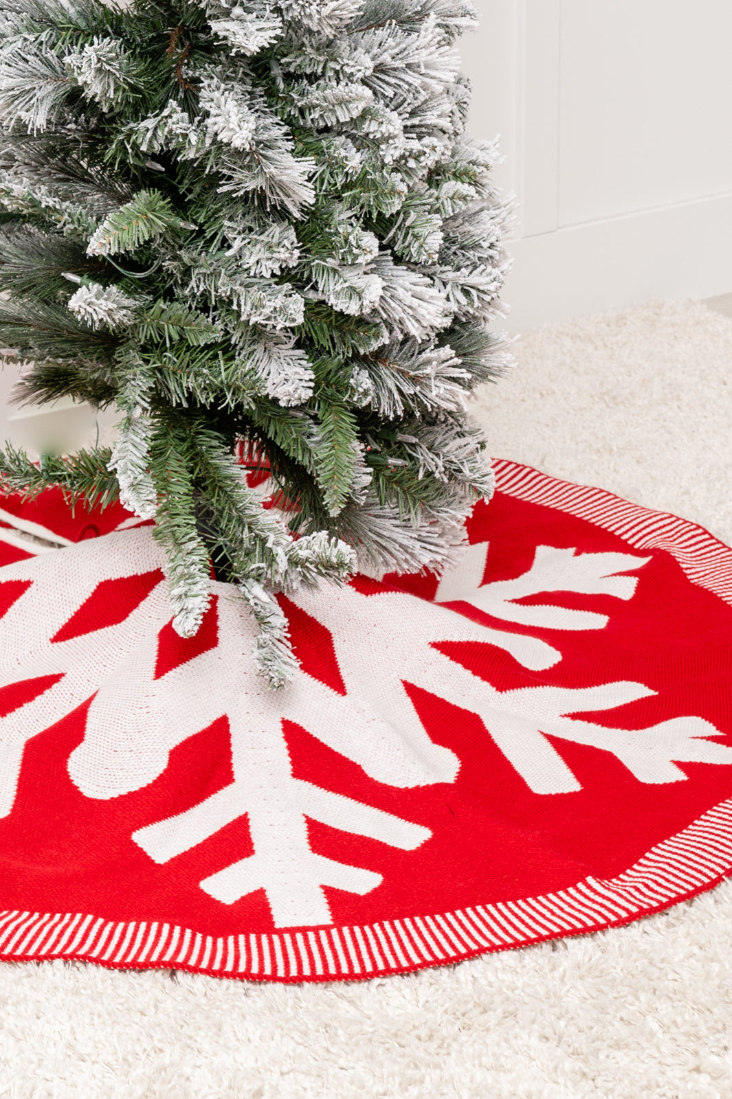 Snowflake Knit Tree Skirt (Online Exclusive)