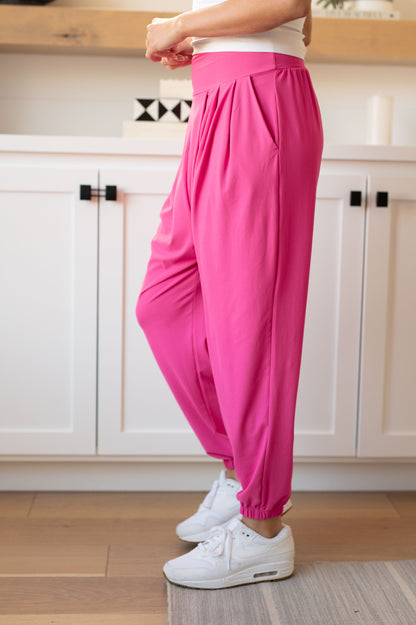 The Motive Slouch Jogger en rose vif (exclusivité en ligne)