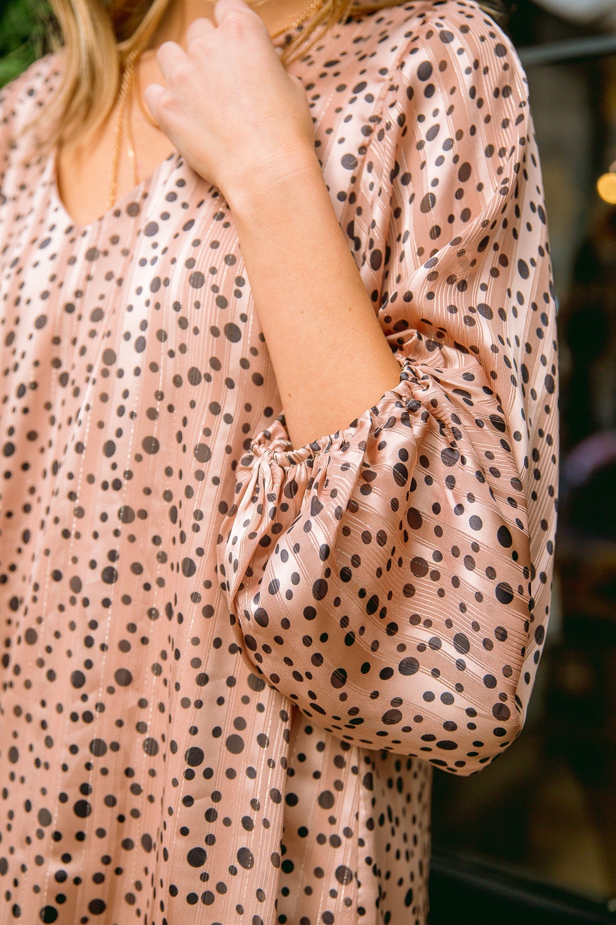 Blusa de satén Vivian en oro rosa (exclusivo en línea)