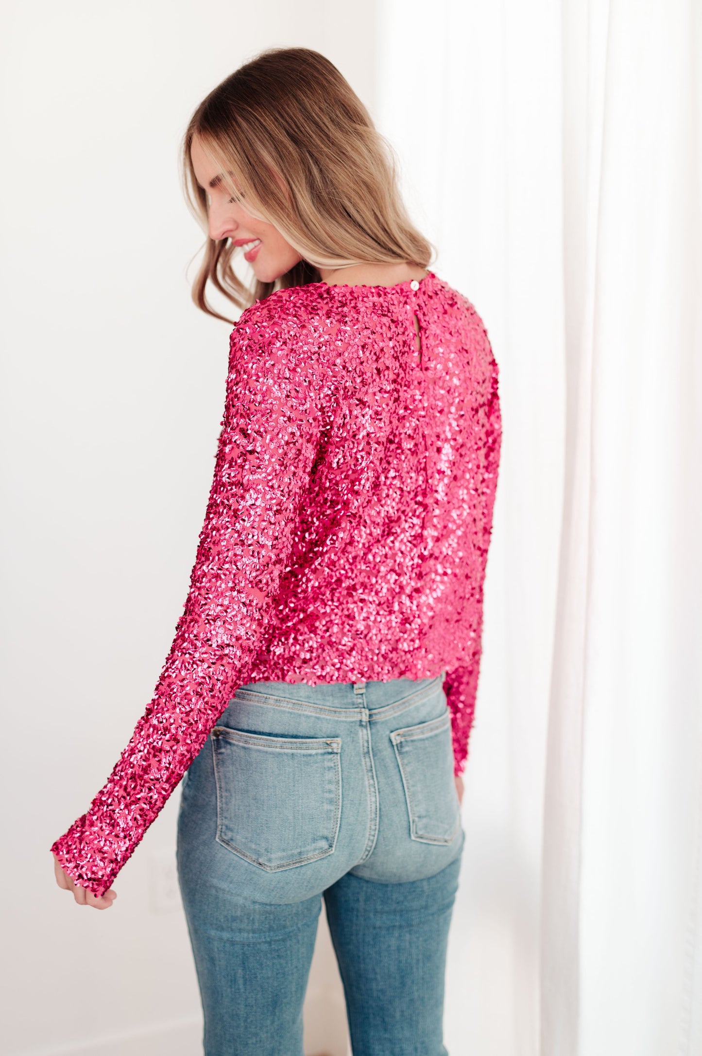 Top de lentejuelas You Found Me en fucsia (exclusivo en línea)